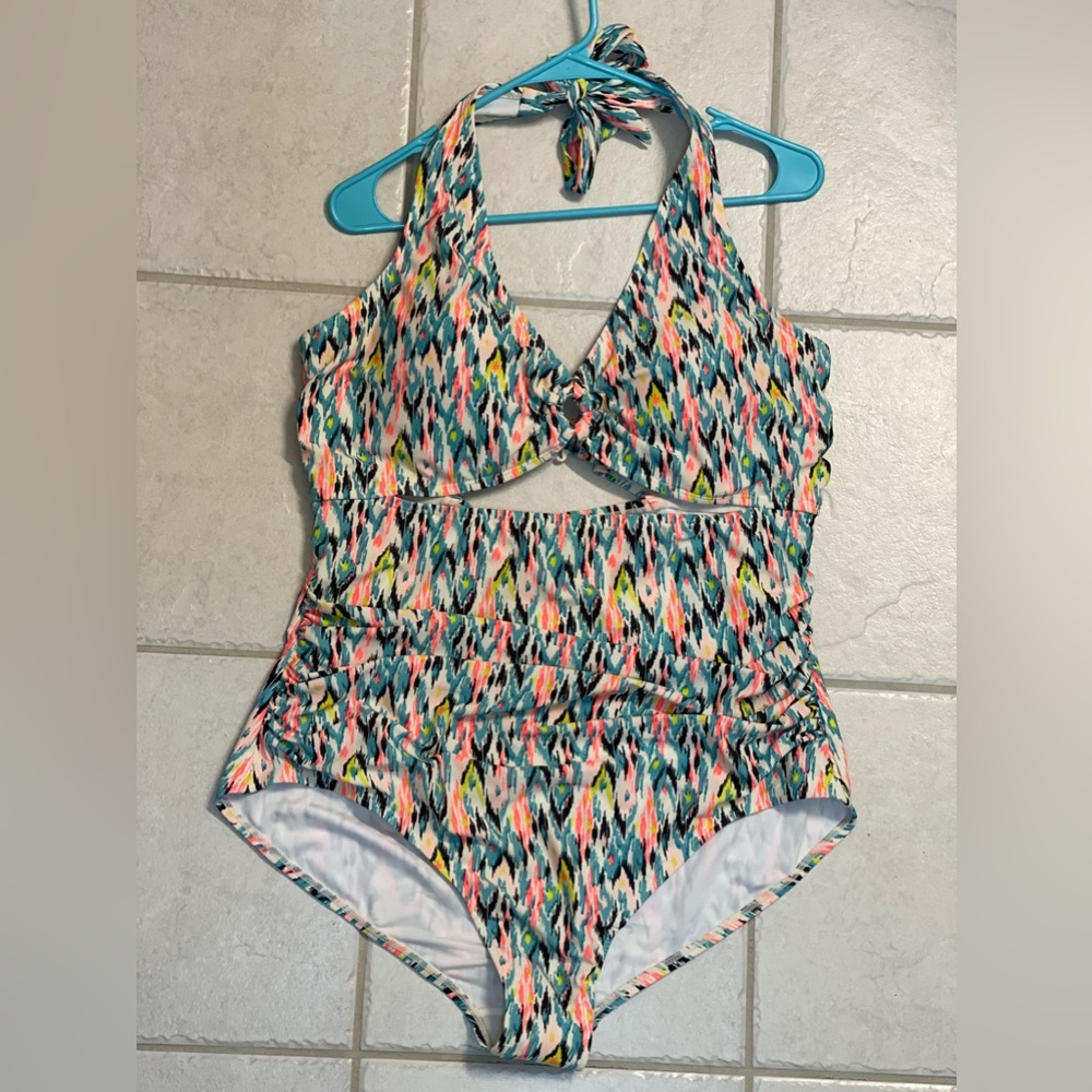 Old Navy Women’s Secret-Slim Plus-Size Keyhole Swimsuit 2X NWT